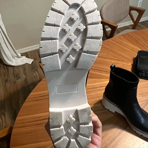 Never worn Steve Madden boots - Picture 3 of 4